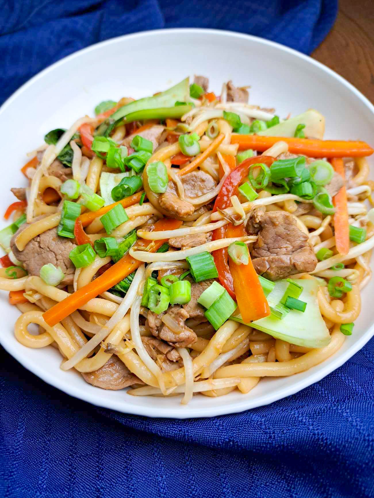 Sauté de Nouilles Udon au Porc