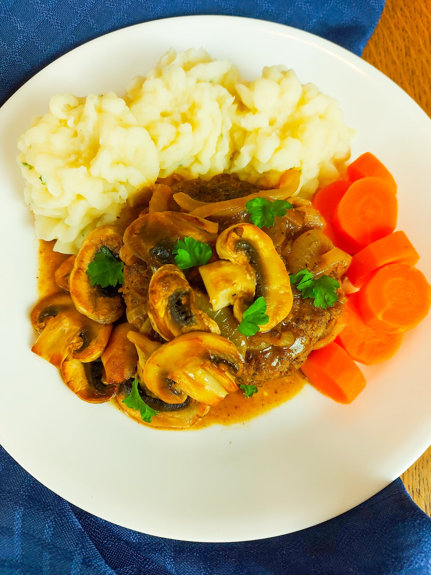 Hamburger Steak avec Purée de Pommes de terre et Carottes