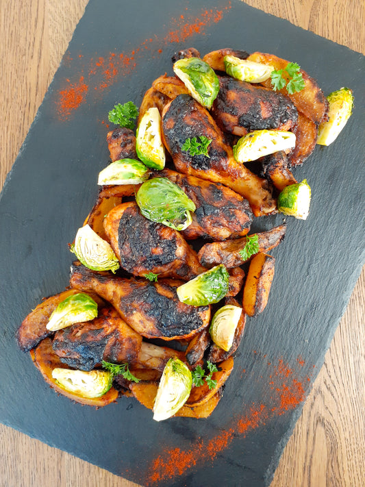 Pilons de Poulet Sauce Chili avec Pommes de Terre et Choux de Bruxelles Rôties